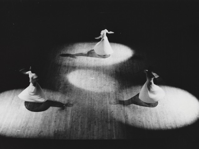 Photo:  Phillip Jones<br/>LAURA DEAN AND DANCE COMPANY<br/>'SPINNING DANCE' 1974