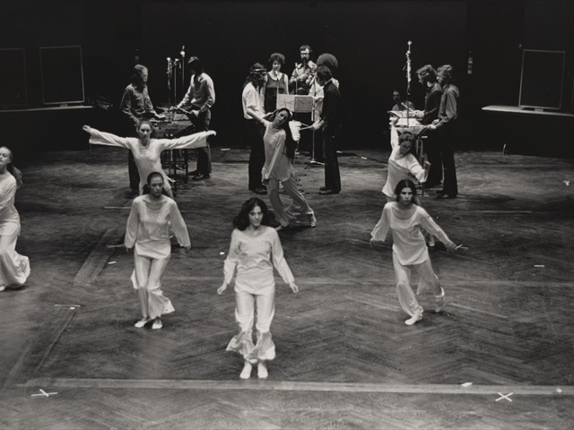 Photo:  Johan Elbers<br/>LAURA DEAN AND DANCE COMPANY<br/>STEVE REICH AND MUSICIANS<br/>'DRUMMING'<br/>Choreography 1975<br/>Music 1971