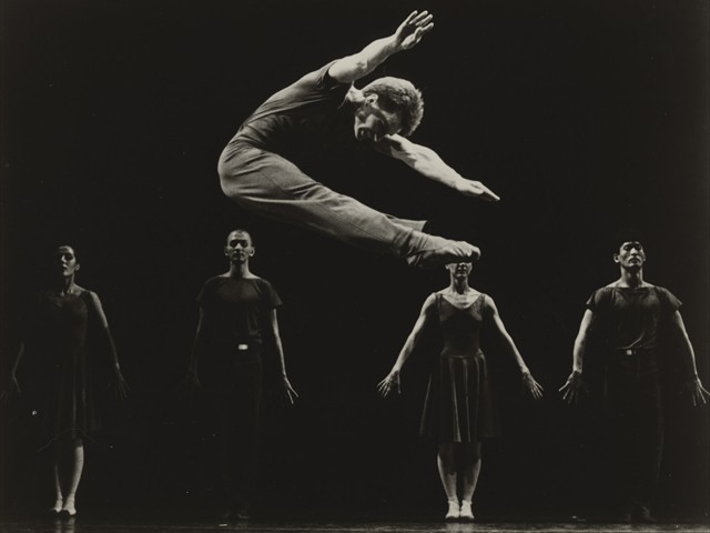 Photo:  Ott Gangl<br/>The Ohio Ballet<br/>'GRAVITY'<br/>Choreography: Laura Dean<br/>Music: Laura Dean